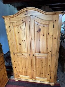 Šatní skříň z masivní borovice, 4868