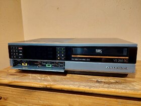 GRUNDIG RS265RC vzácný VHS multi system