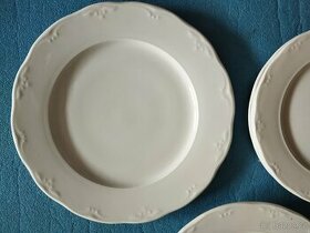 Sada bílých talířů s plastickým vzorem a hrníčky na kávu - 1