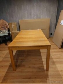 Velký dřevěný jídelní stůl - 1