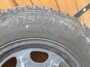 Prodám zánovní pneu s diskami 13
