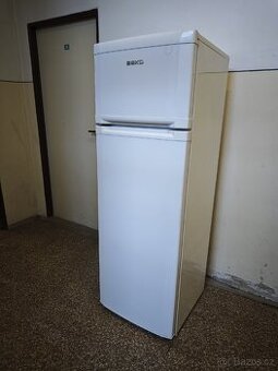 Lednice s mrazákem Beko.