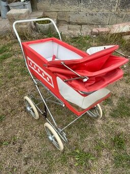 Retro kočárek pro panenky – sběratelský kousek