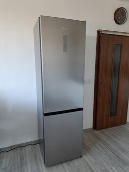 Kombinovaná chladnička Hisense RB434N4BC2