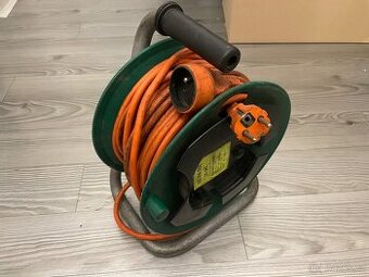 Prodlužovací kabel na bubnu 25m