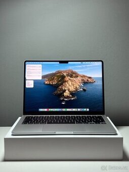 Apple MacBook 13” s čipem M2