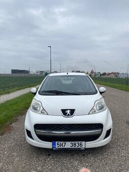 Peugeot 107 1,0i manuál 2011