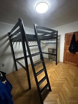 Postel vyvýšená