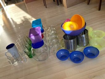 Kuchyňské nádobí a koš