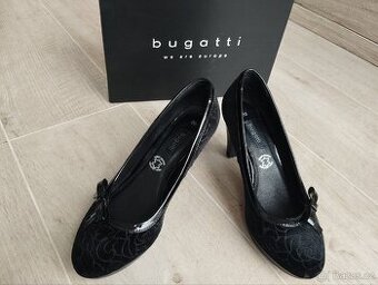 Černé sametové lodičky Bugatti 39