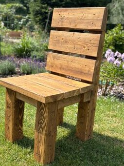 Masivní drásaná dřevěná židle