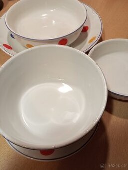 Sada tří misek a dvou talířků