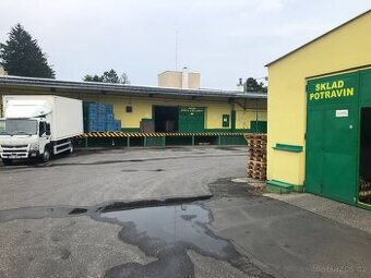 ranní a denní práce ve skladu potravin