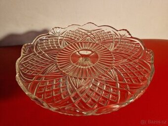 Skleněná broušená mísa na cukroví