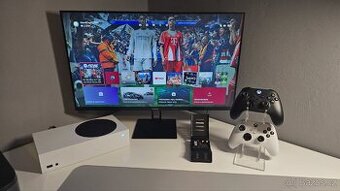 Xbox Series S + 2 ovladače + nabíjení + stojan (TOP stav)