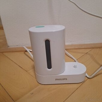 Nabíjecí a čistící stanice na elektrický kartáček Sonicare