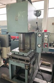 Lis hydraulický PYE 63 S1