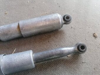 Zadné tlmiče na Stadion S22