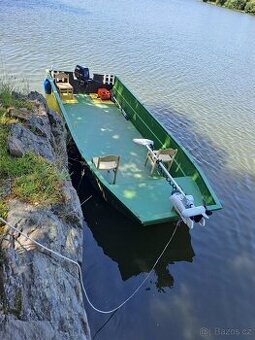 Prodám rybářskou loď včetně dvou motorů a vozíku