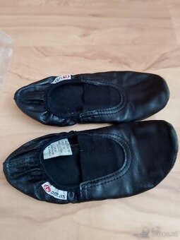 Gymnastické cvičky vel.28