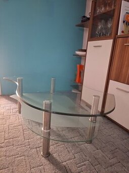 Skleněný konferenční stolek