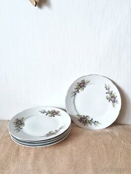 Set pěti mělkých vintage talířů s violkami