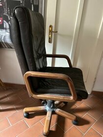 Kožené kancelářské křeslo