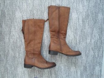 Hnědé kožené boty kozačky Baťa - 39