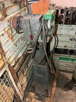 Bruska dvoukotoučová