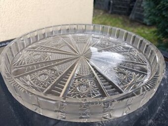 Prodám broušený skleněný tác