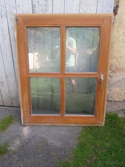 Dřevěné okno 98 x 123 cm - neprůhledné