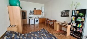 Pronájem zařízeného bytu 1+kk s balkónem, Opava, ul. Olbrich