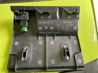 Spodní kryt panelu klimatizace s USB Octavia 3