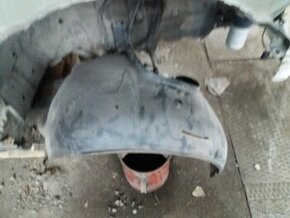 BMW e46 pravý přední podběh
