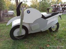 BMW rekvizita, dekorace,postel, - 1