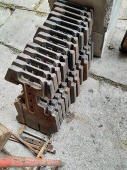 Predni zavazi kanystry zetor ,zts celkem 310kg