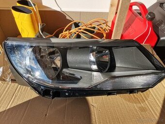 Prodám pravé přední světlo originál Volkswagen Tiguan FL2011