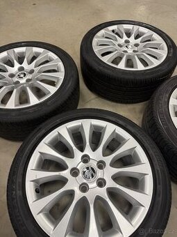 Alu kola Octavia 3 225/45 r17 letni 5x112 et 48