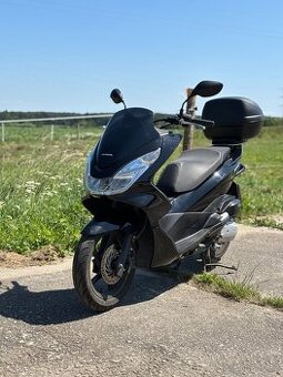 Honda PCX 125ccm najeto pouze 2682KM