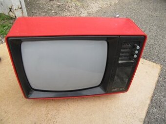 Nabízím starou retro televizi  . Chybí antena. Netestováno.