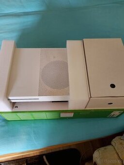 Konzole Xbox One S 1 TB s dvěma ovladači