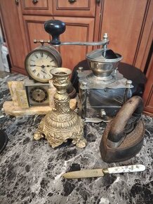 Starý kafe mlýnek,svícen, žehlička,nožík. - 1