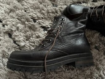 Kvalitní kotníčkov é kožené boty zn Baťa vel 39