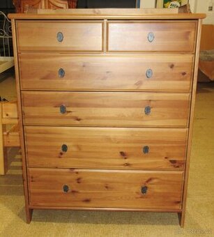 Šuplíková komoda z borovice - celomasiv - Výborný stav