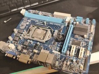 Prodám základní desku Intel s procesorem a větrákem