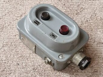 ovládací dvoutlačítko "I / 0"