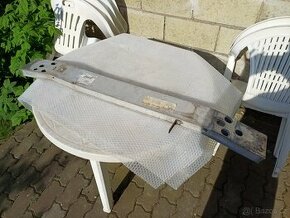 Lexus IS 220d / 250 výztuha předního nárazníku