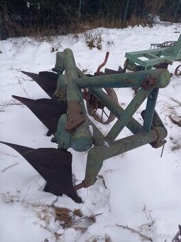 Pluh tříradličný