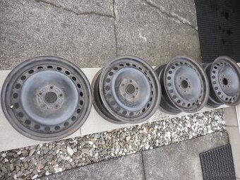 plechová kola na Mercedes