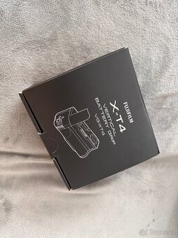 Vertical battery grip VG-XT4